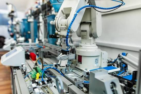 1769-IQ16 Wiring: Sinking Input with Sourcing Sensors