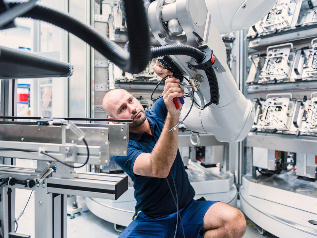 MR-J4-B Servo Amplifier Configuration Guide